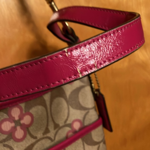 COACH. TAN AND PINK FLORAL SHOULDER BAG. HANDLES CRACKING. GOLD TRIM. CUTE! EUC - Picture 7 of 12